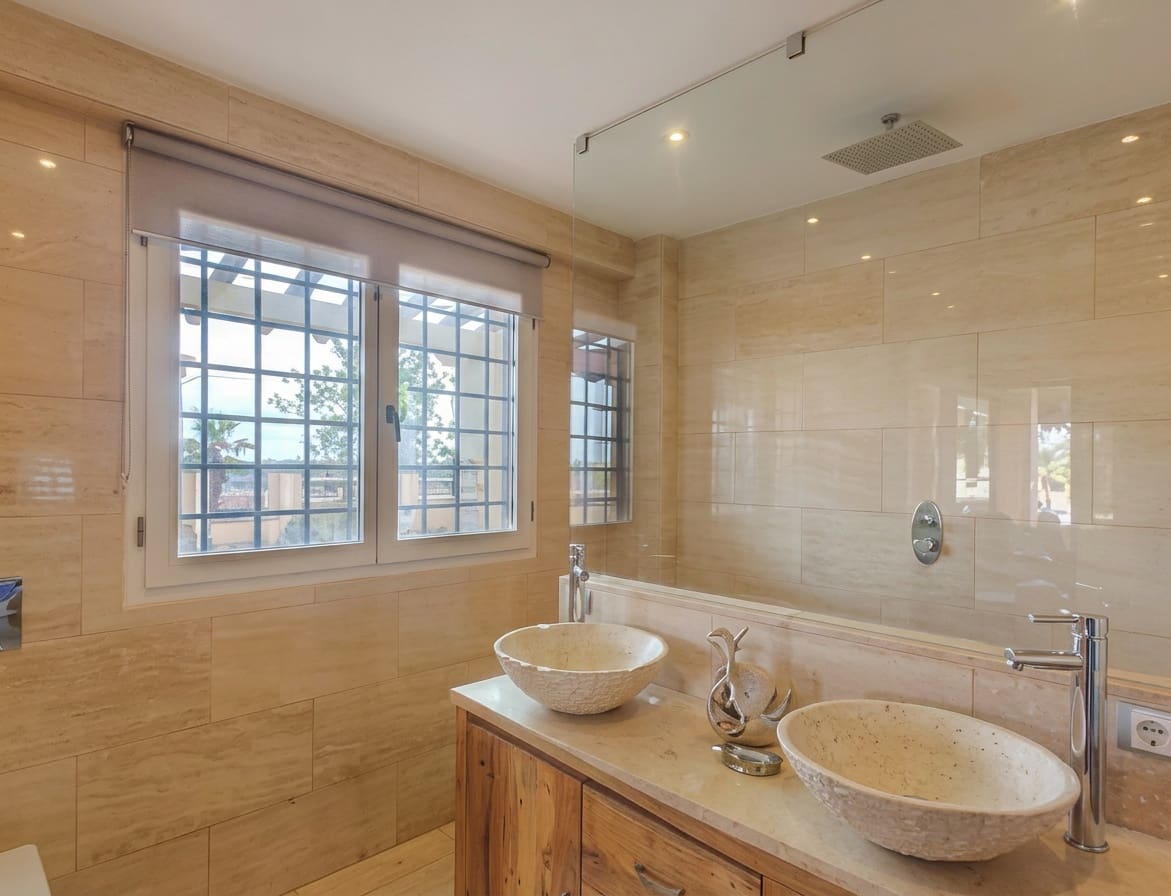5 bedroom Villa for sale in Aguas de Busot / Aigues - € 1,200,000 (Ref: 10012440)