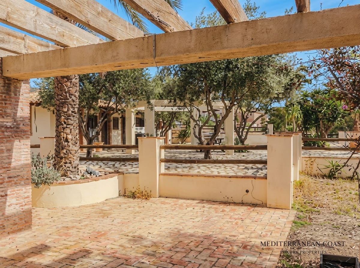 5 bedroom Villa for sale in Aguas de Busot / Aigues - € 1,200,000 (Ref: 10012440)