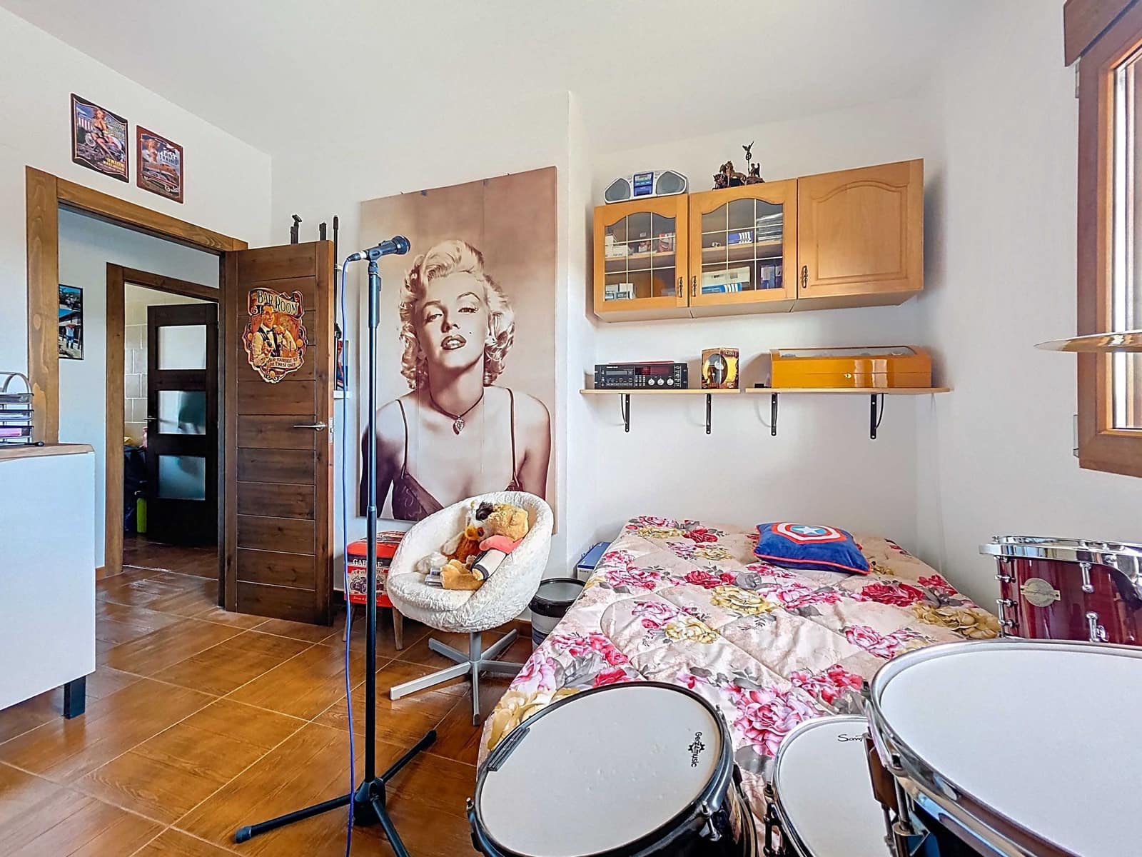 Chalet de 4 habitaciones en Pinoso en venta con piscina - 399.995 € (Ref: 10012446)
