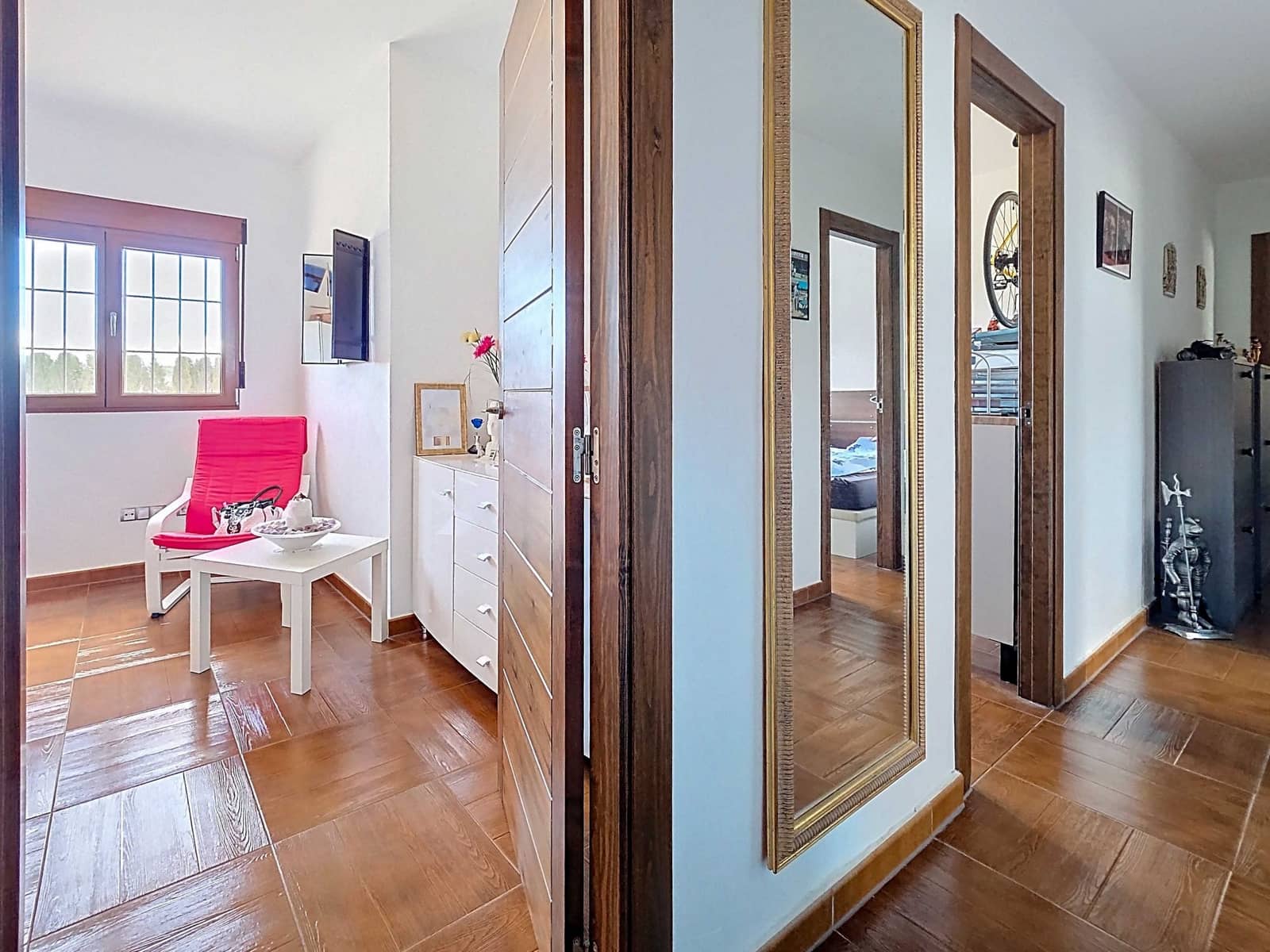 Chalet de 4 habitaciones en Pinoso en venta con piscina - 399.995 € (Ref: 10012446)