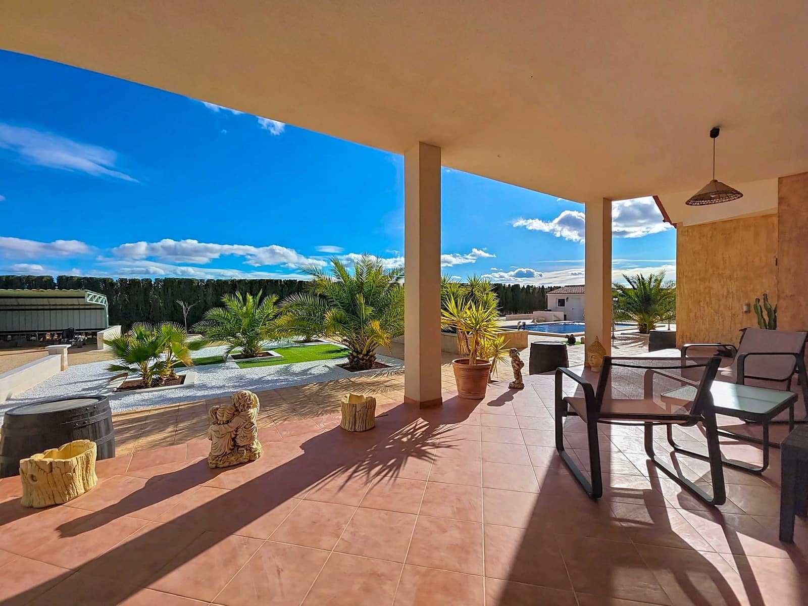 Chalet de 4 habitaciones en Pinoso en venta con piscina - 399.995 € (Ref: 10012446)