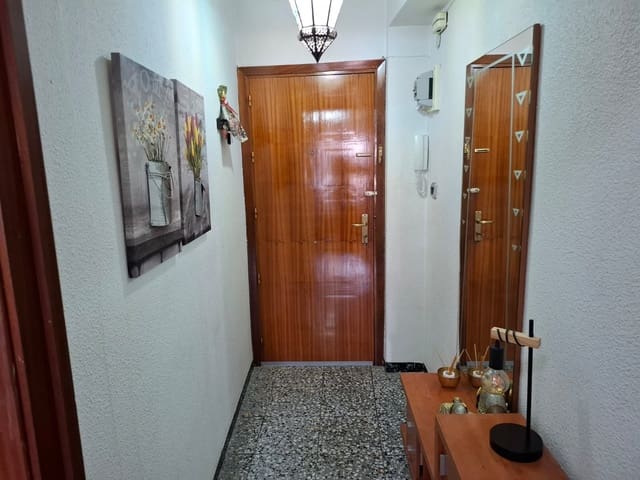 Apartamento de 3 habitaciones en Pinoso en venta - 87.500 € (Ref: 10012447)