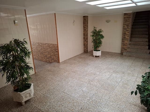 Apartamento de 3 habitaciones en Pinoso en venta - 87.500 € (Ref: 10012447)