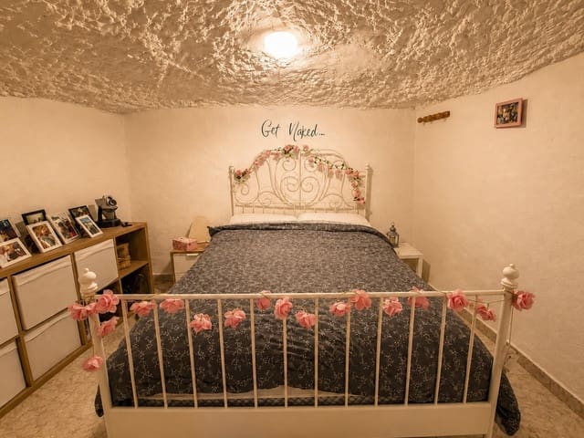 3 camera da letto Casa Grotta in vendita in Freila - 89.000 € (Rif: 10021433)