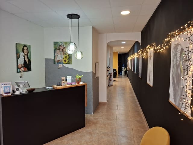 Kaupallinen myytävänä paikassa Pinoso - 25 000 € (Ref: 10025902)