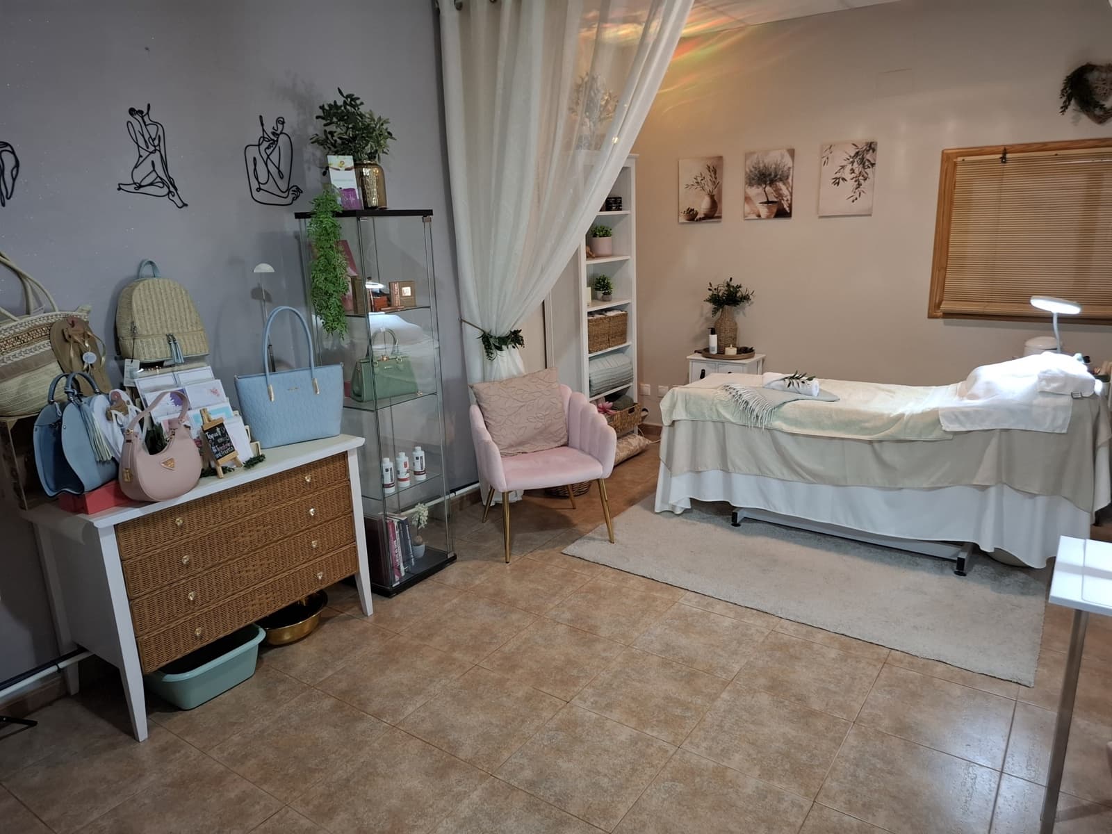 Kaupallinen myytävänä paikassa Pinoso - 25 000 € (Ref: 10025902)