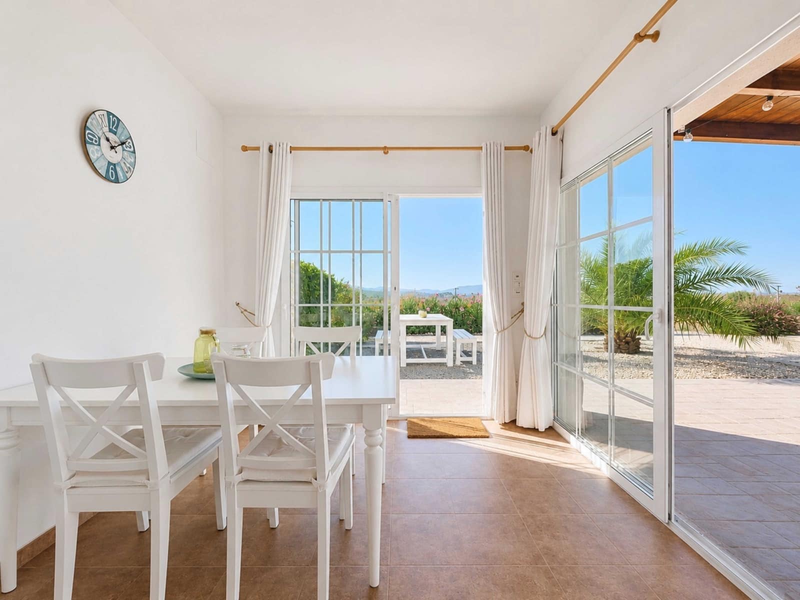 Chalet de 4 habitaciones en Pinoso en venta con piscina garaje - 669.000 € (Ref: 10065692)