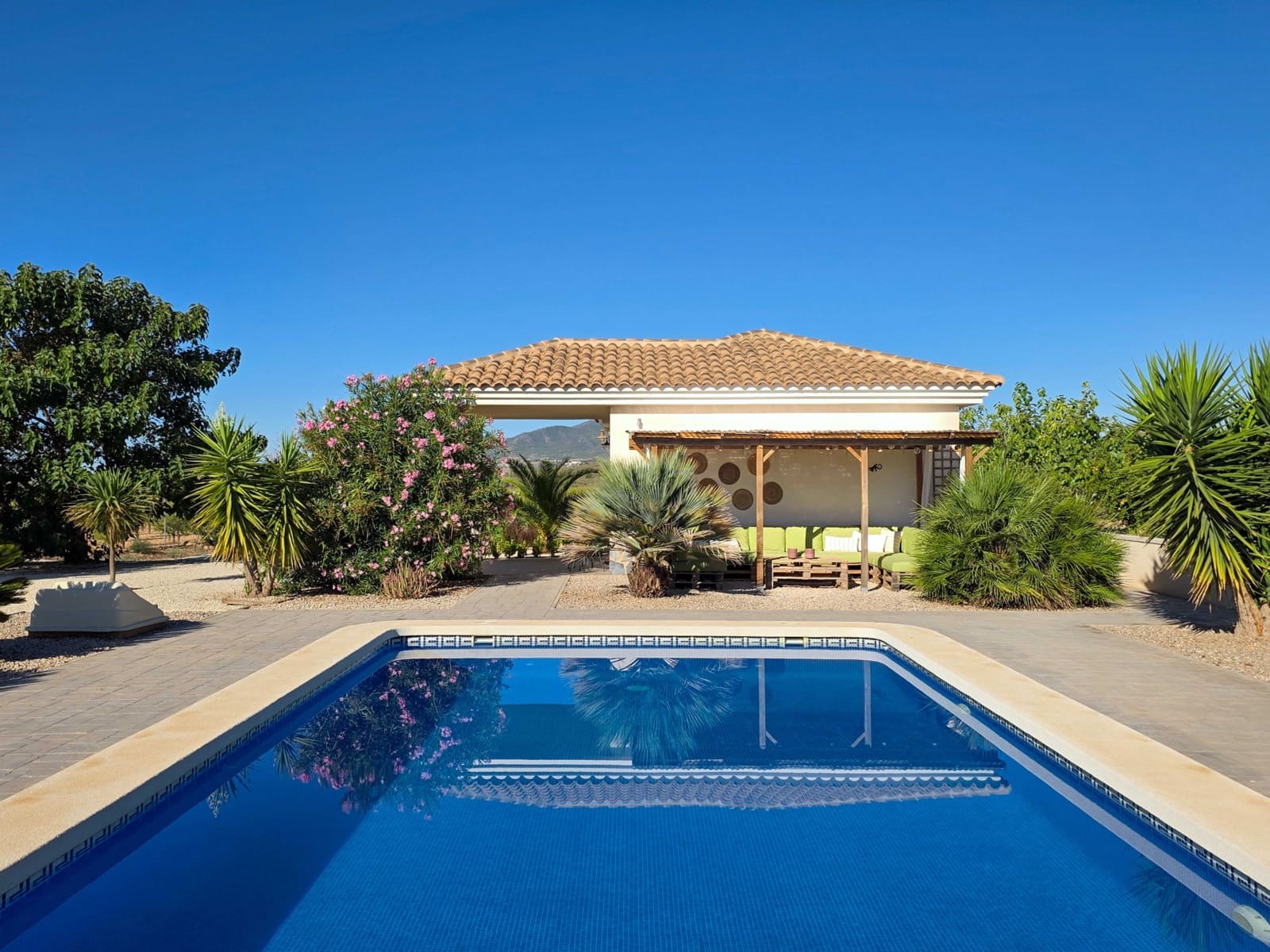 Chalet de 4 habitaciones en Pinoso en venta con piscina garaje - 669.000 € (Ref: 10065692)