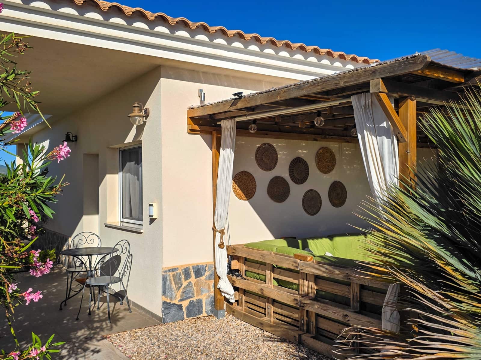 Chalet de 4 habitaciones en Pinoso en venta con piscina garaje - 669.000 € (Ref: 10065692)