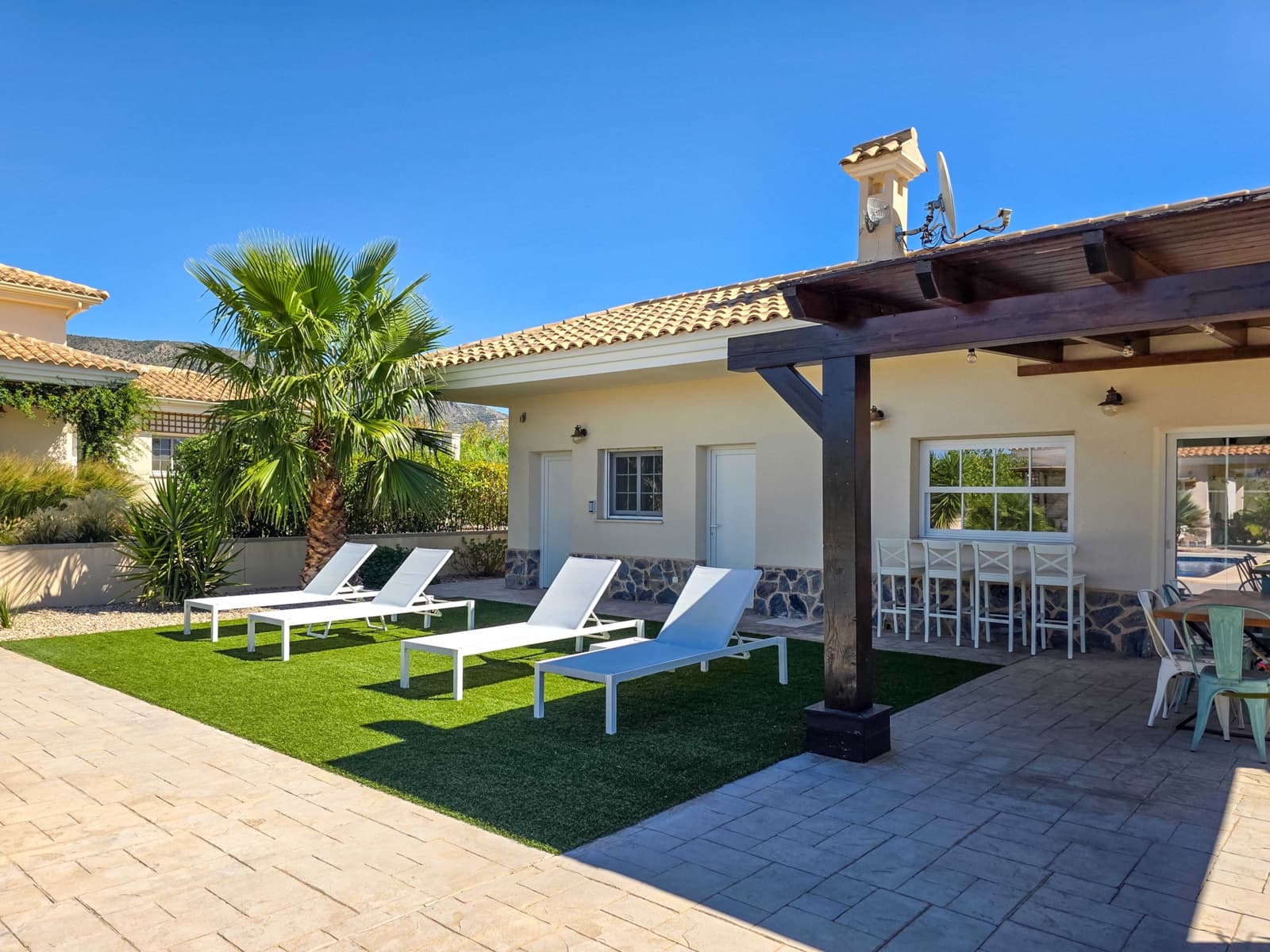 Chalet de 4 habitaciones en Pinoso en venta con piscina garaje - 669.000 € (Ref: 10065692)