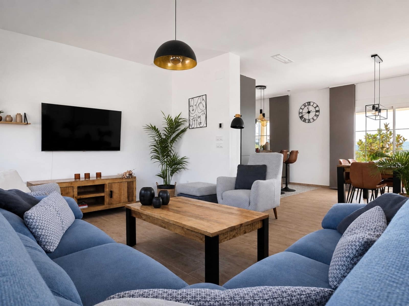 Chalet de 4 habitaciones en Pinoso en venta con piscina garaje - 669.000 € (Ref: 10065692)