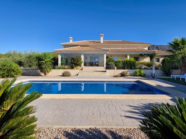 Chalet de 4 habitaciones en Pinoso en venta con piscina garaje - 669.000 € (Ref: 10065692)