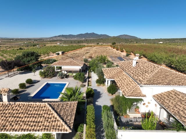 Chalet de 4 habitaciones en Pinoso en venta con piscina garaje - 669.000 € (Ref: 10065692)