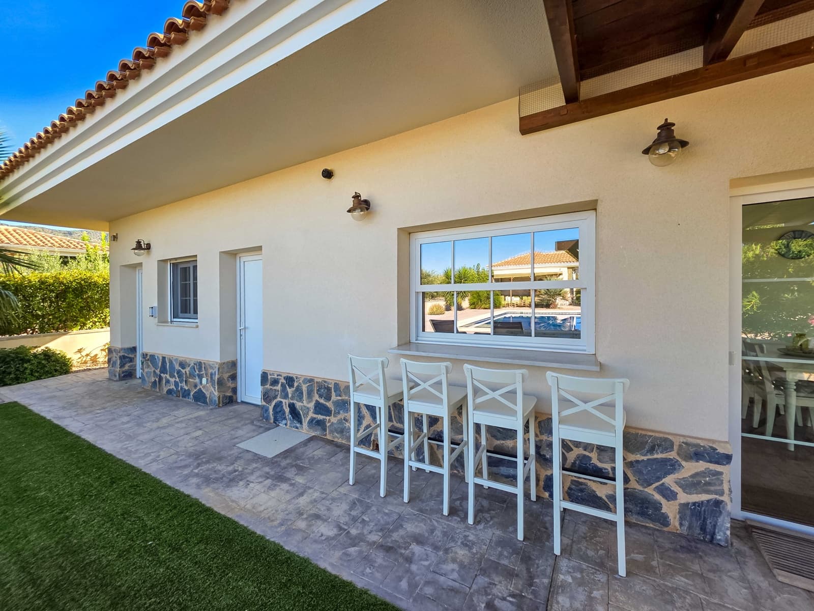 Chalet de 4 habitaciones en Pinoso en venta con piscina garaje - 669.000 € (Ref: 10065692)