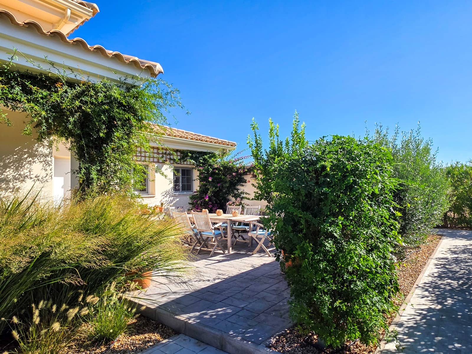 Chalet de 4 habitaciones en Pinoso en venta con piscina garaje - 669.000 € (Ref: 10065692)