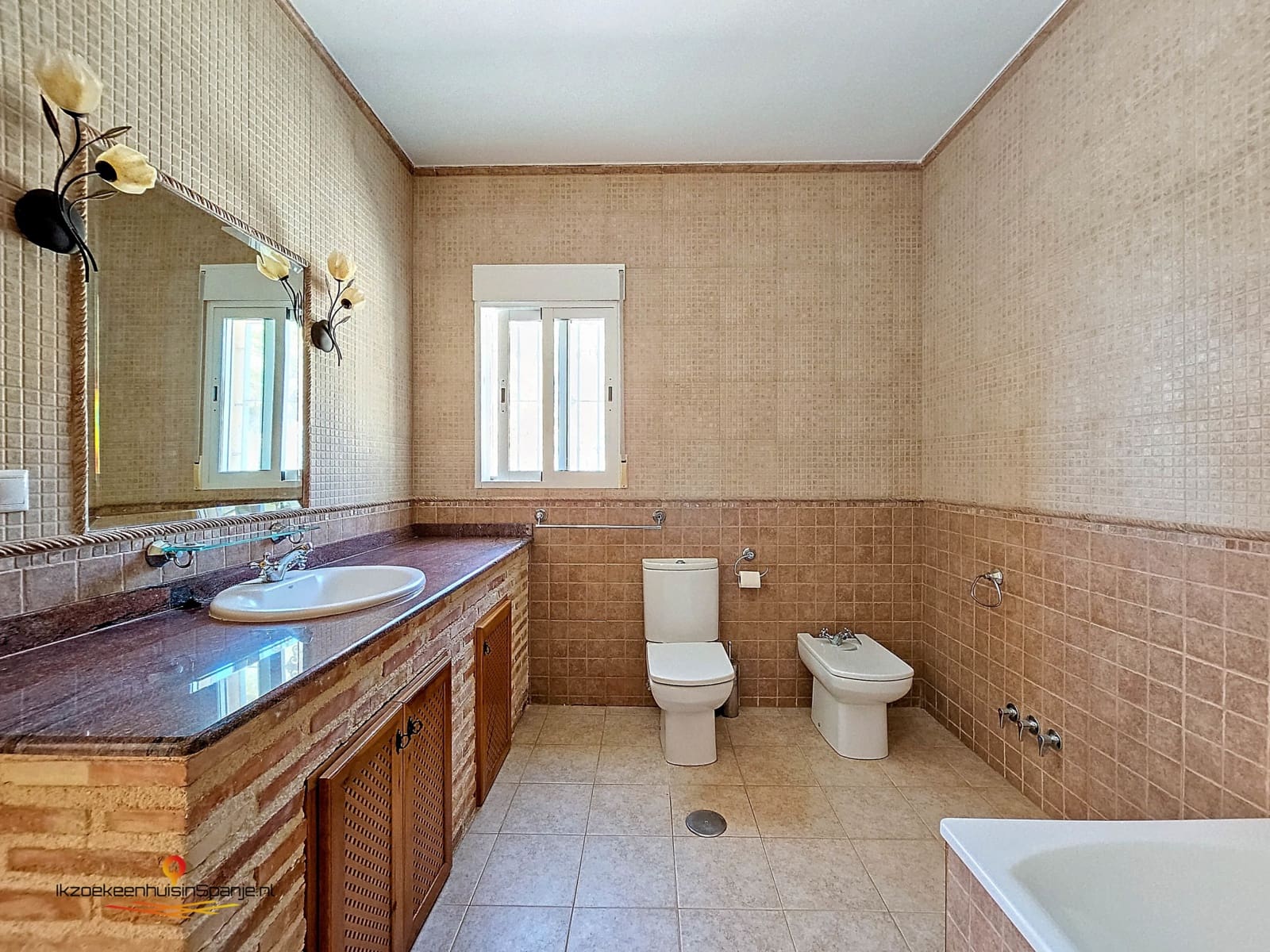 3 sypialnia Willa na sprzedaż w Fortuna z basenem garażem - 599 000 € (Ref: 10065695)