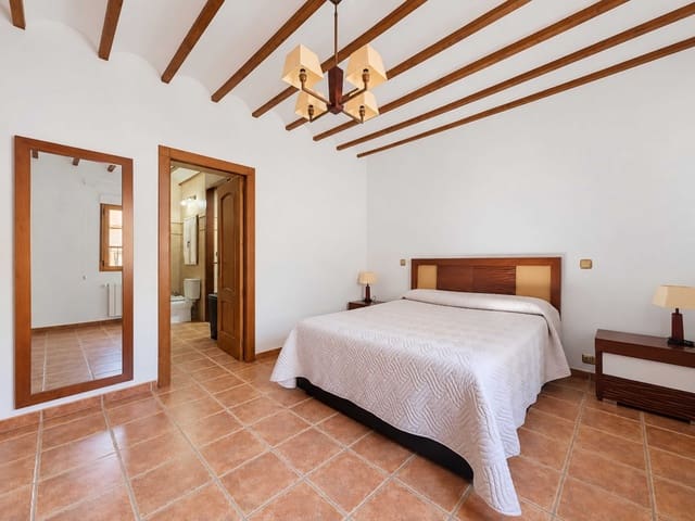 3 soverom Hus til salgs i Pinoso med garasje - € 415 000 (Ref: 10101424)