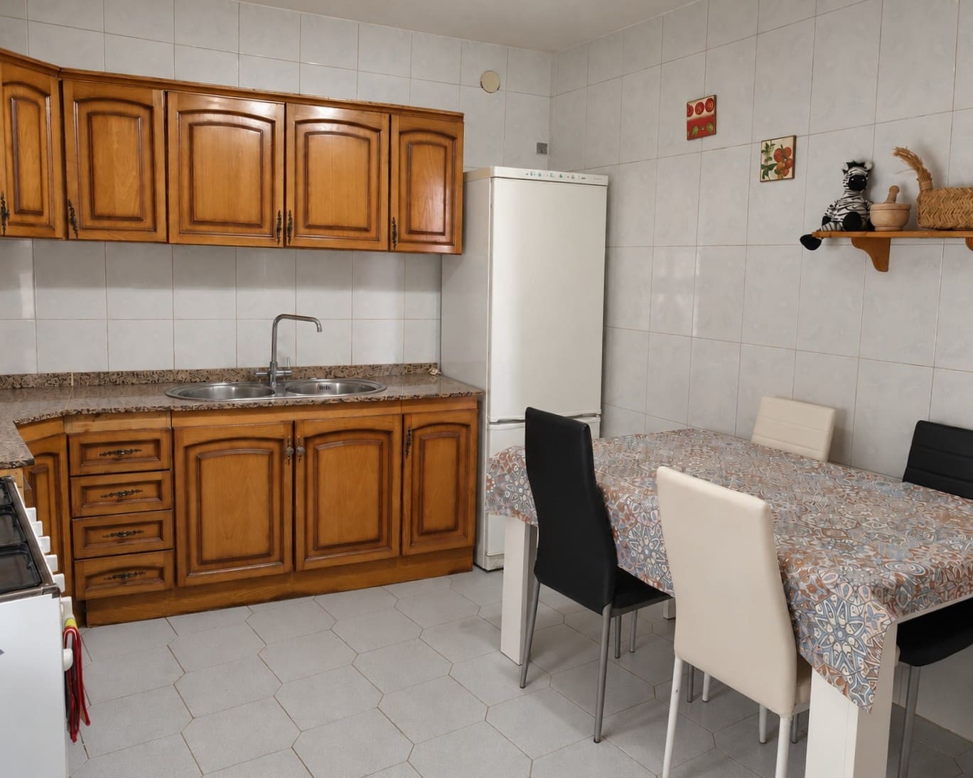9 soveværelse Byhus til salg i Baza med swimmingpool garage - € 249.750 (Ref: 10101426)
