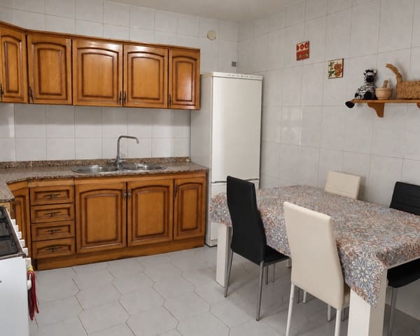 9 slaapkamer Huis te koop in Baza met zwembad garage - € 249.750 (Ref: 10101426)