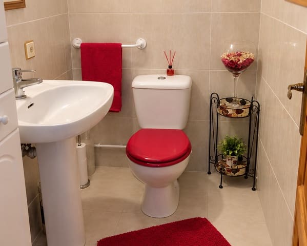 9 slaapkamer Huis te koop in Baza met zwembad garage - € 249.750 (Ref: 10101426)