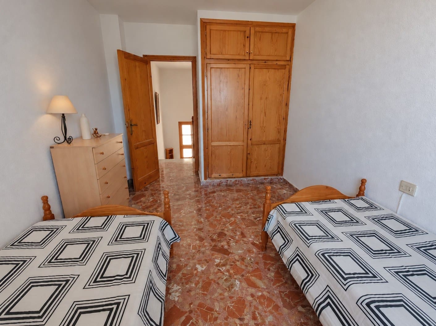 9 soveværelse Byhus til salg i Baza med swimmingpool garage - € 249.750 (Ref: 10101426)