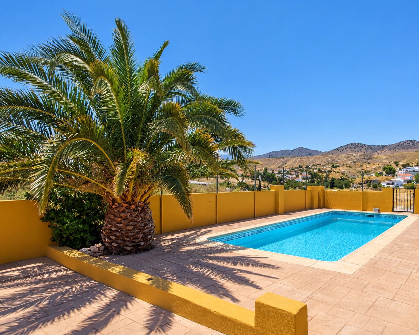 9 soveværelse Byhus til salg i Baza med swimmingpool garage - € 249.750 (Ref: 10101426)