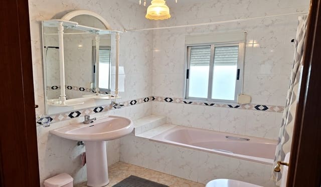 6 sovrum Hus till salu i Cuevas del Campo med garage - 149 995 € (Ref: 10101427)
