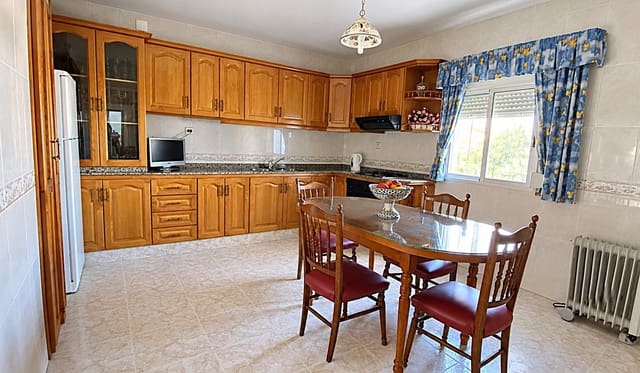 6 sovrum Hus till salu i Cuevas del Campo med garage - 149 995 € (Ref: 10101427)