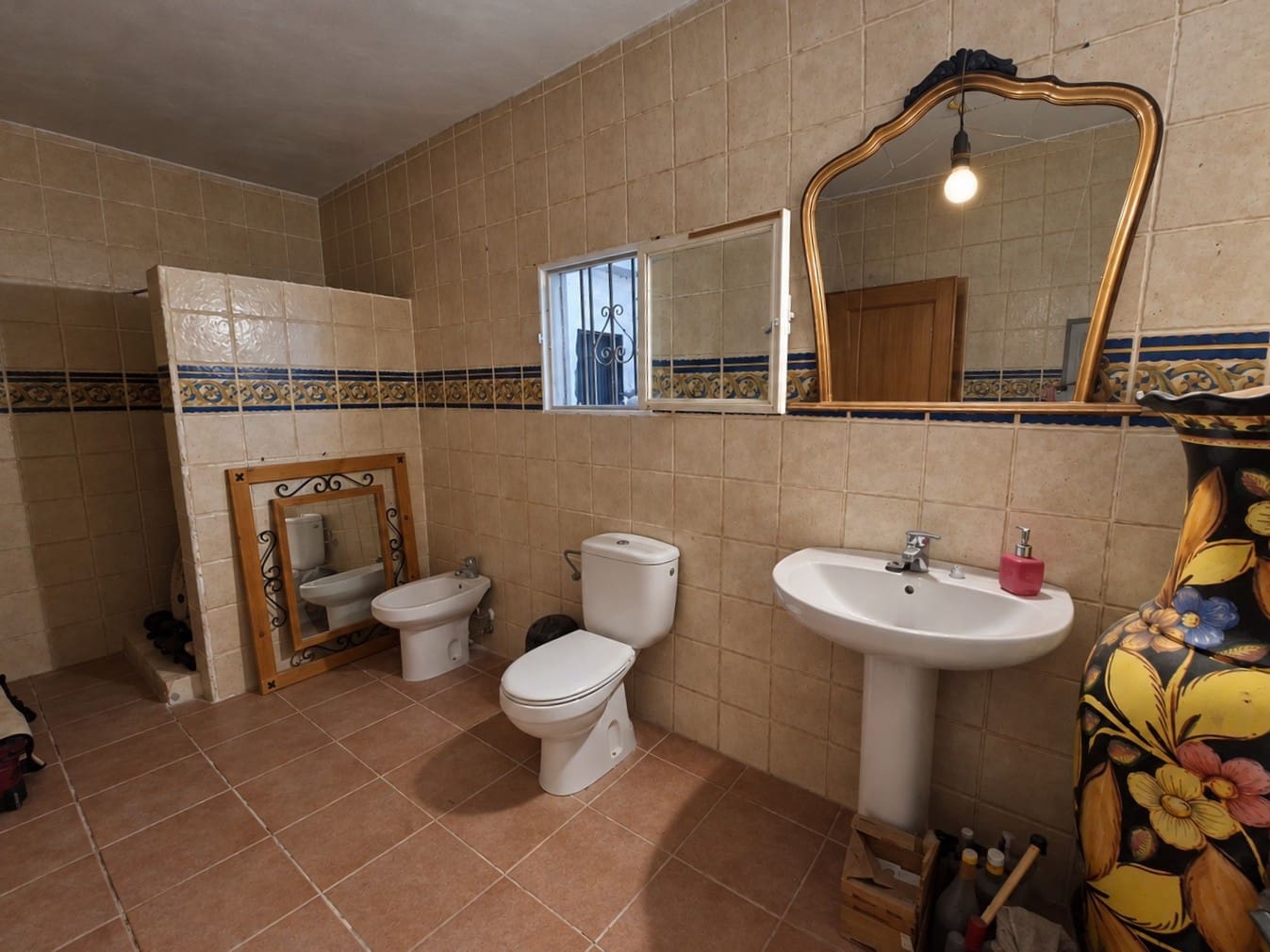 4 bedroom Cave House for sale in Baza with garage - € 189,950 (Ref: 10130538)