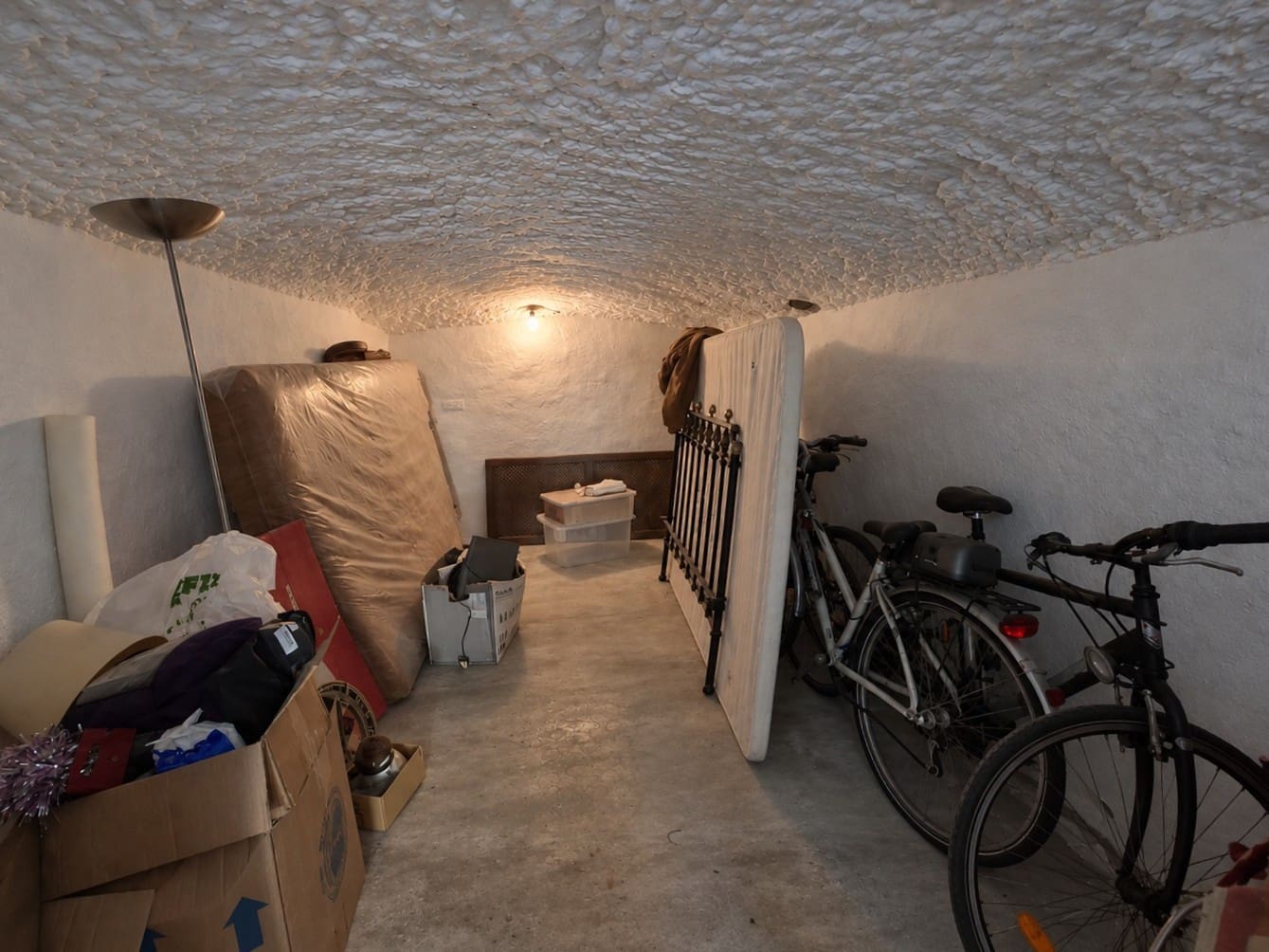 4 bedroom Cave House for sale in Baza with garage - € 189,950 (Ref: 10130538)