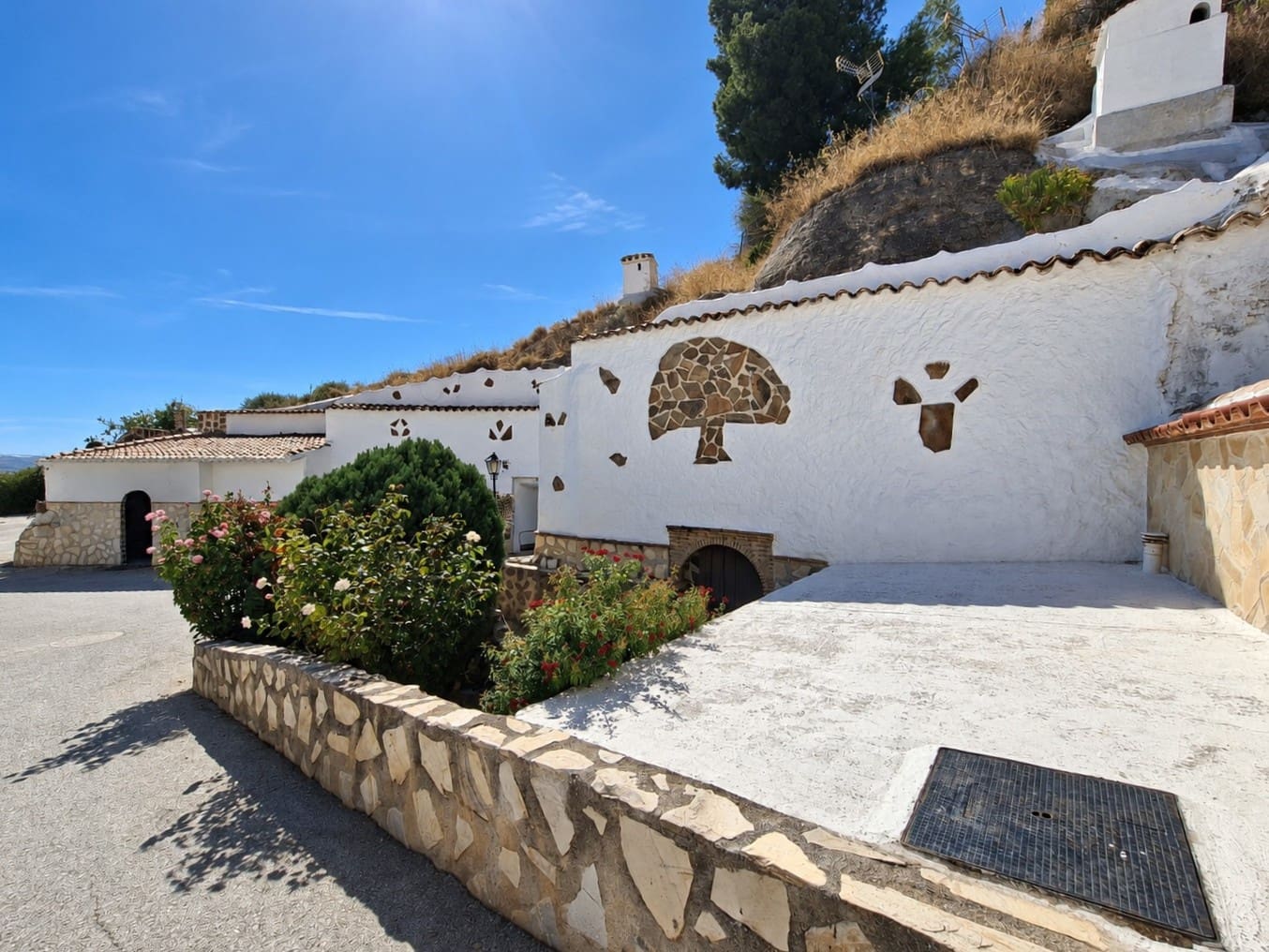 4 bedroom Cave House for sale in Baza with garage - € 189,950 (Ref: 10130538)