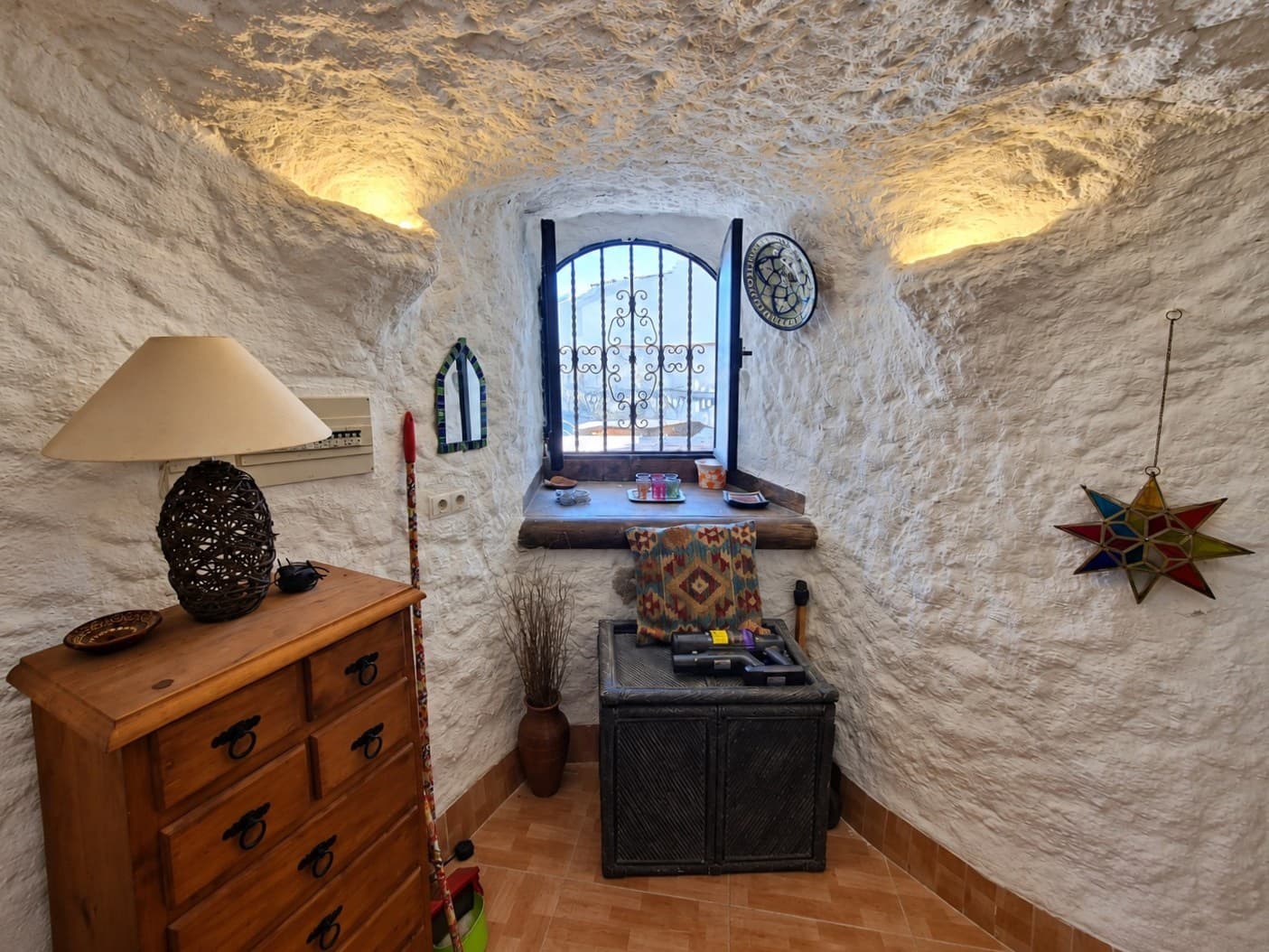 4 bedroom Cave House for sale in Baza with garage - € 189,950 (Ref: 10130538)