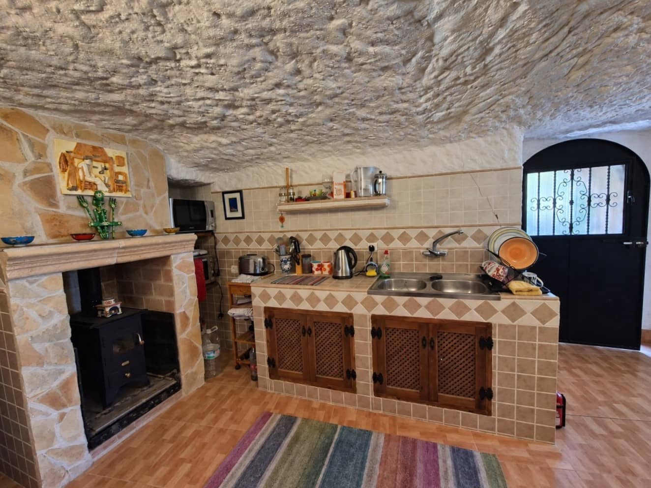 4 bedroom Cave House for sale in Baza with garage - € 189,950 (Ref: 10130538)