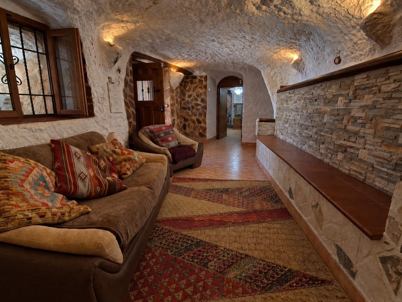 4 bedroom Cave House for sale in Baza with garage - € 189,950 (Ref: 10130538)