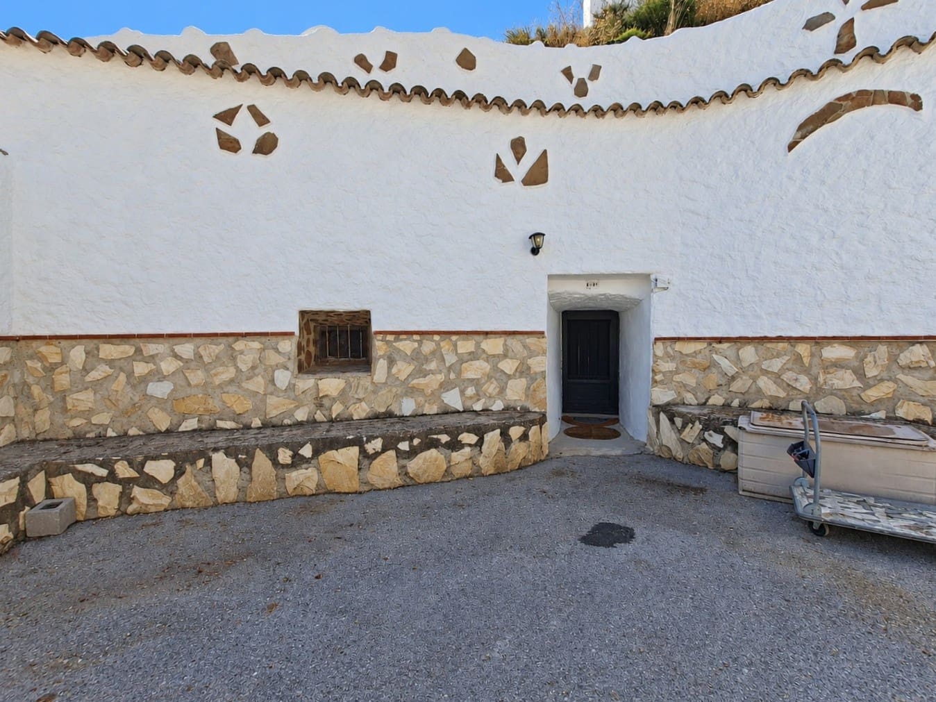 4 bedroom Cave House for sale in Baza with garage - € 189,950 (Ref: 10130538)