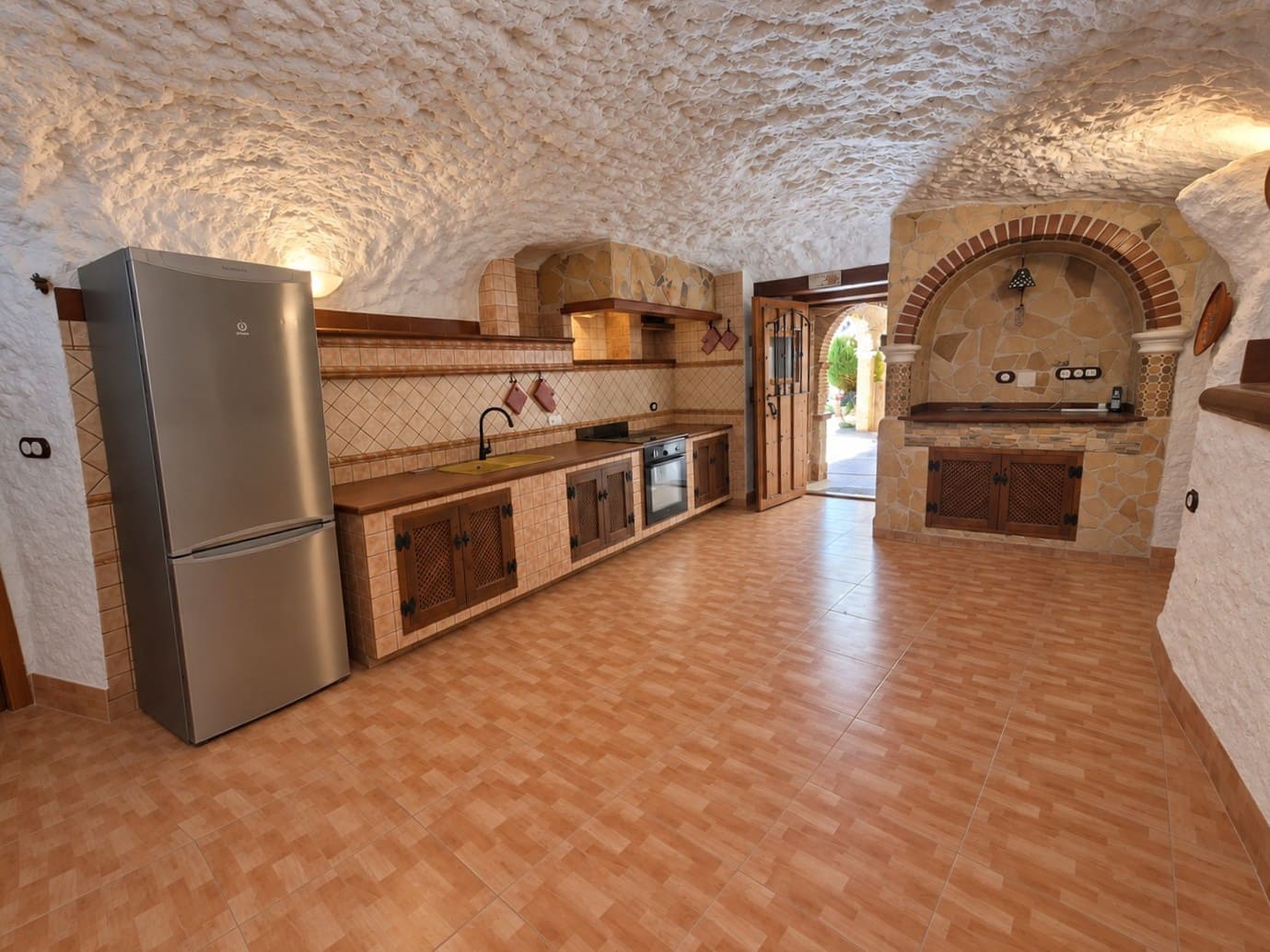 4 bedroom Cave House for sale in Baza with garage - € 189,950 (Ref: 10130538)