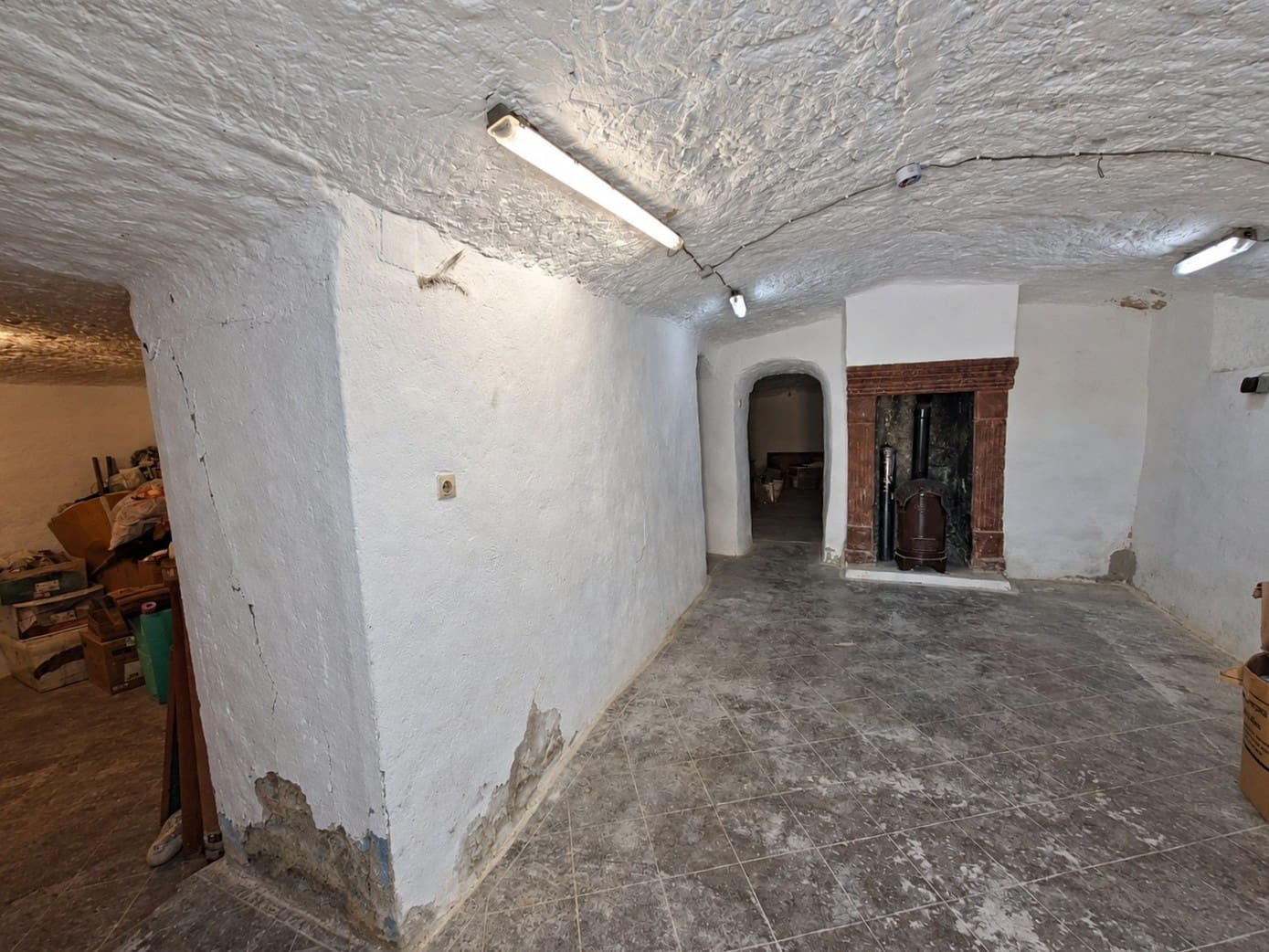 4 bedroom Cave House for sale in Baza with garage - € 189,950 (Ref: 10130538)