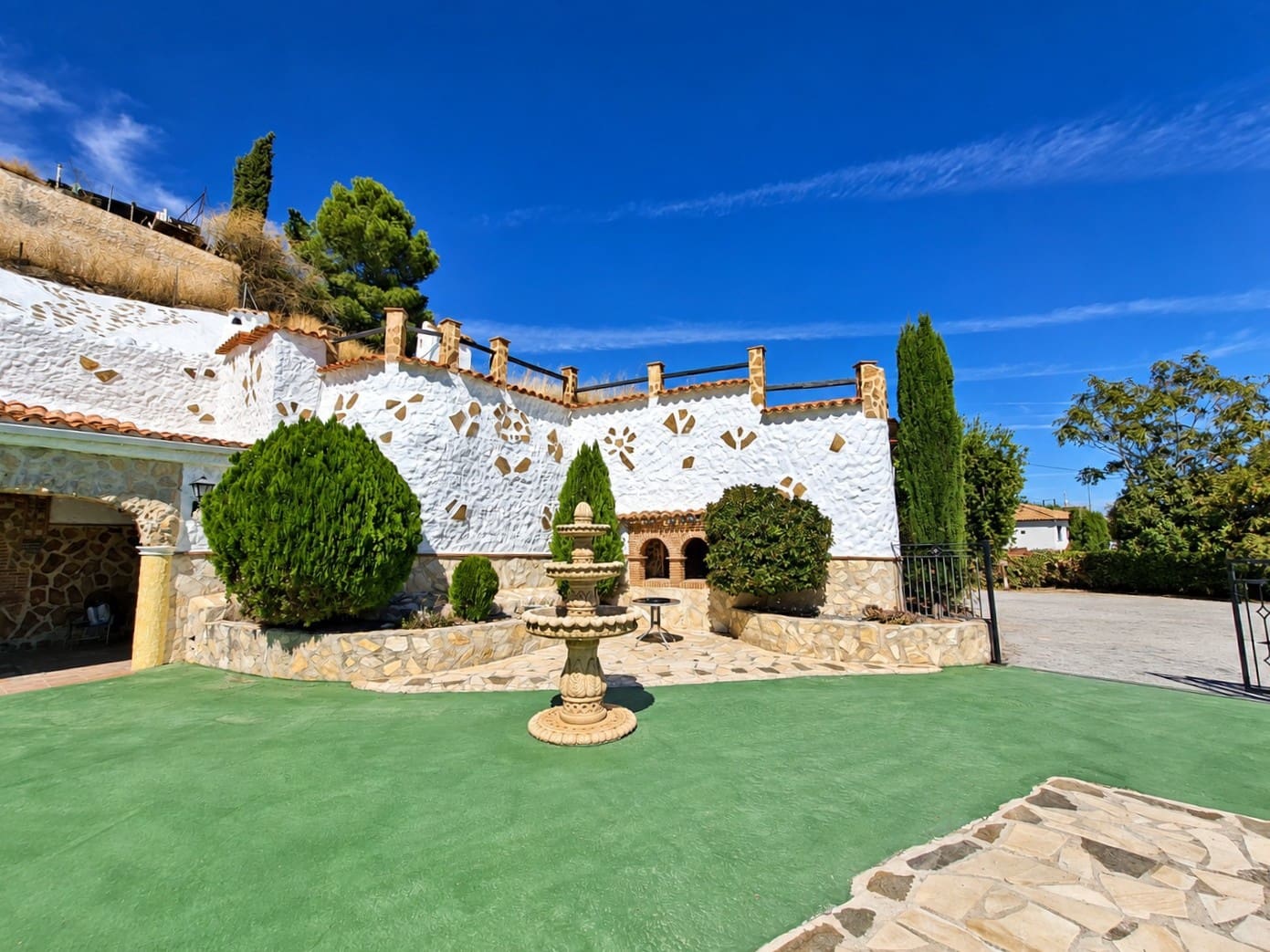 4 bedroom Cave House for sale in Baza with garage - € 189,950 (Ref: 10130538)
