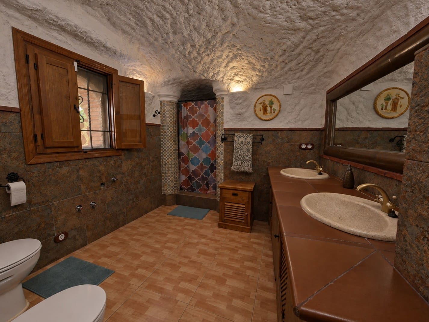 4 bedroom Cave House for sale in Baza with garage - € 189,950 (Ref: 10130538)