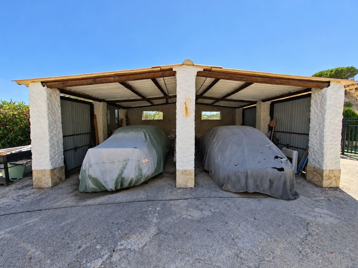4 bedroom Cave House for sale in Baza with garage - € 189,950 (Ref: 10130538)