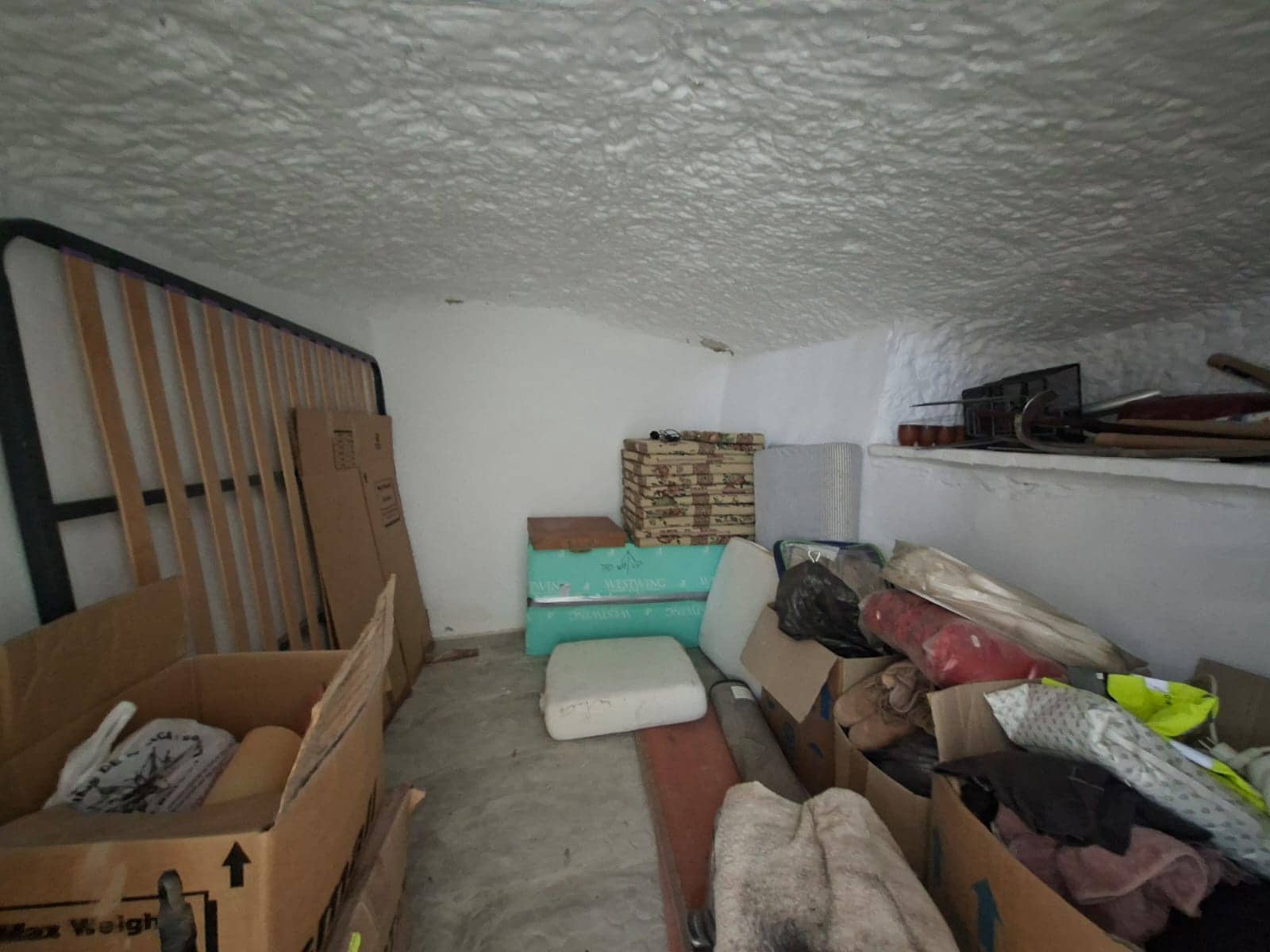 4 bedroom Cave House for sale in Baza with garage - € 189,950 (Ref: 10130538)