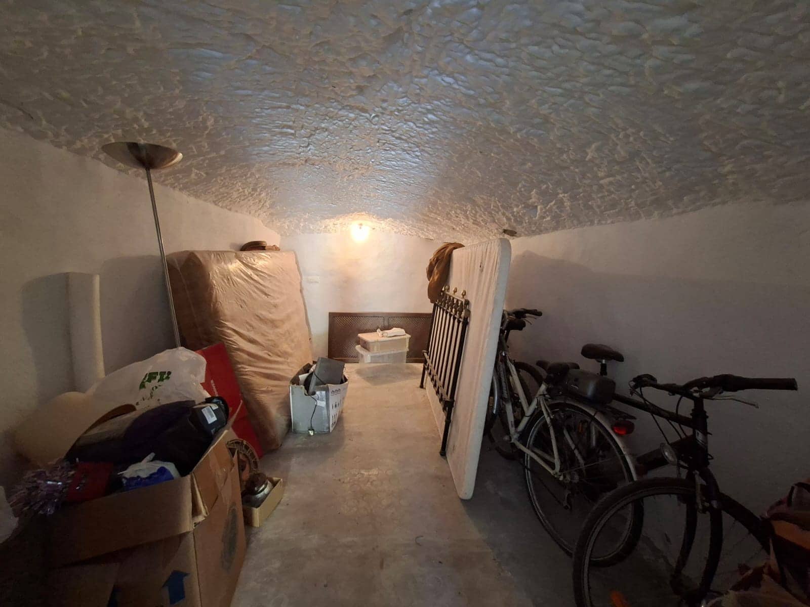 4 bedroom Cave House for sale in Baza with garage - € 189,950 (Ref: 10130538)