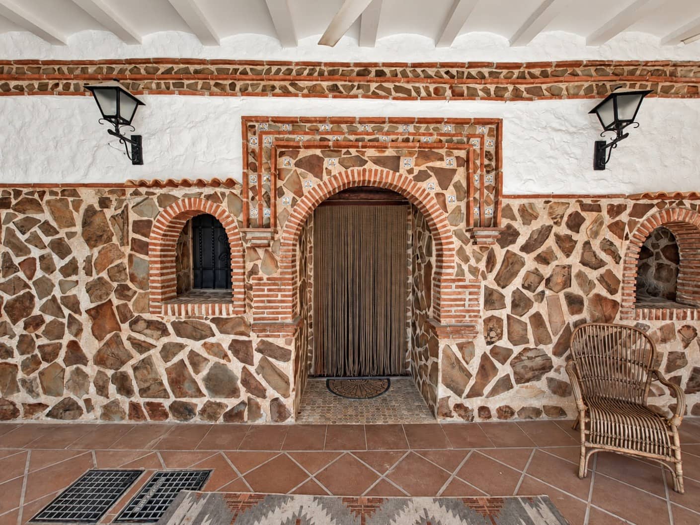 4 bedroom Cave House for sale in Baza with garage - € 189,950 (Ref: 10130538)