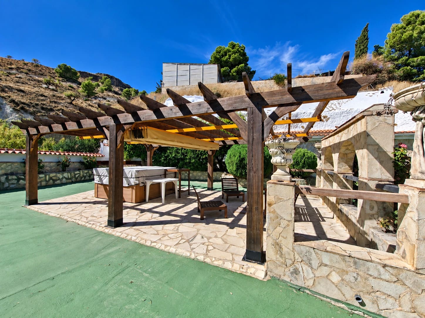 4 bedroom Cave House for sale in Baza with garage - € 189,950 (Ref: 10130538)