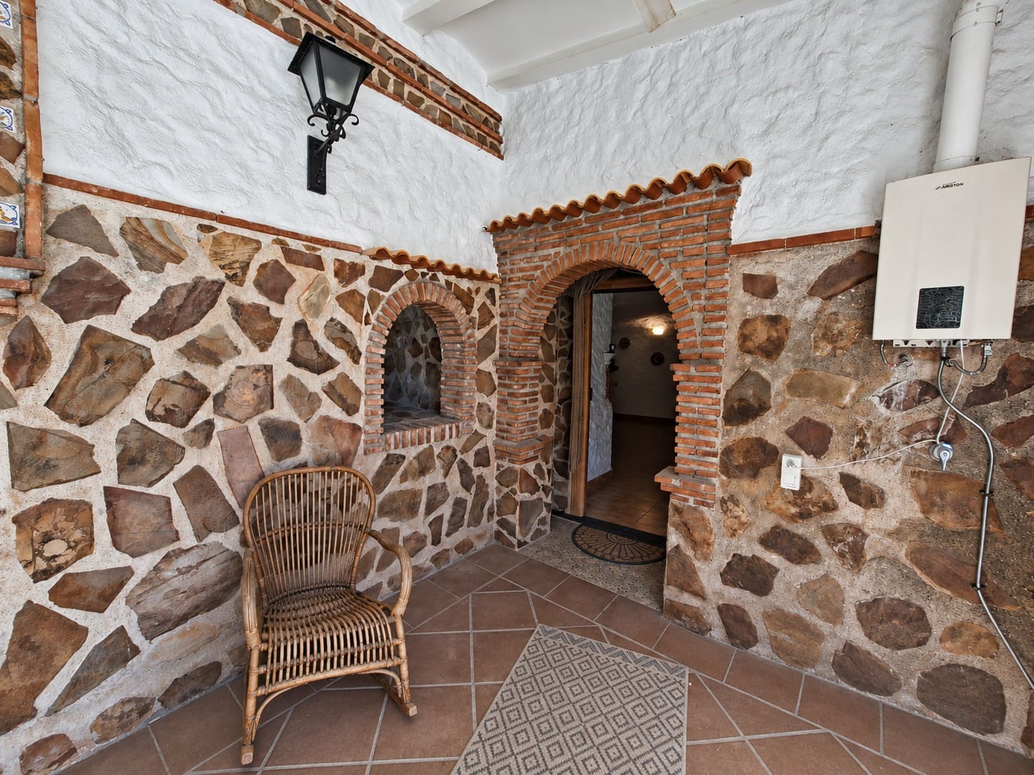 4 bedroom Cave House for sale in Baza with garage - € 189,950 (Ref: 10130538)
