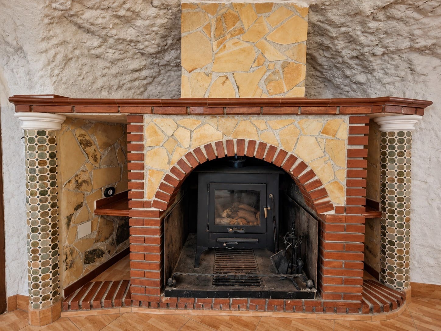 4 bedroom Cave House for sale in Baza with garage - € 189,950 (Ref: 10130538)
