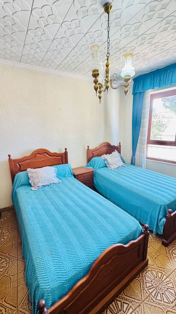 Casa de 10 habitaciones en Pinoso en venta con garaje - 350.000 € (Ref: 10130539)