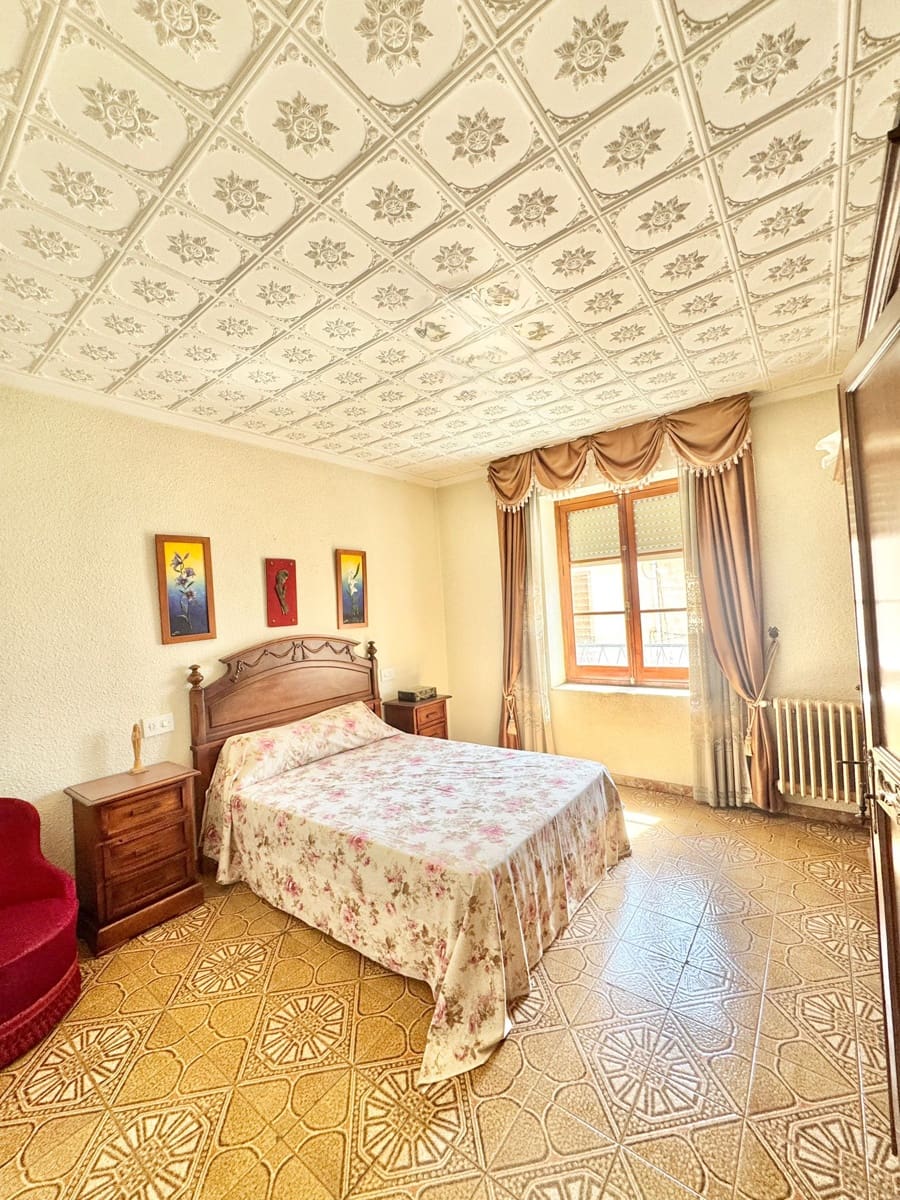 Casa de 10 habitaciones en Pinoso en venta con garaje - 350.000 € (Ref: 10130539)
