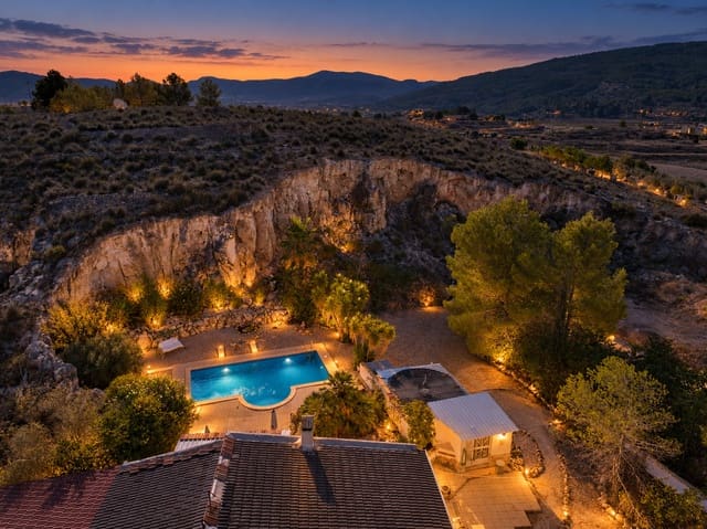 3 soveværelse Finca/Landehus til salg i Pinoso med swimmingpool garage - € 279.950 (Ref: 10130540)