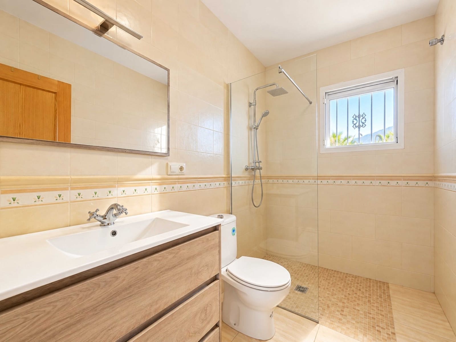 3 sypialnia Willa na sprzedaż w Pinoso z basenem garażem - 399 000 € (Ref: 10140458)